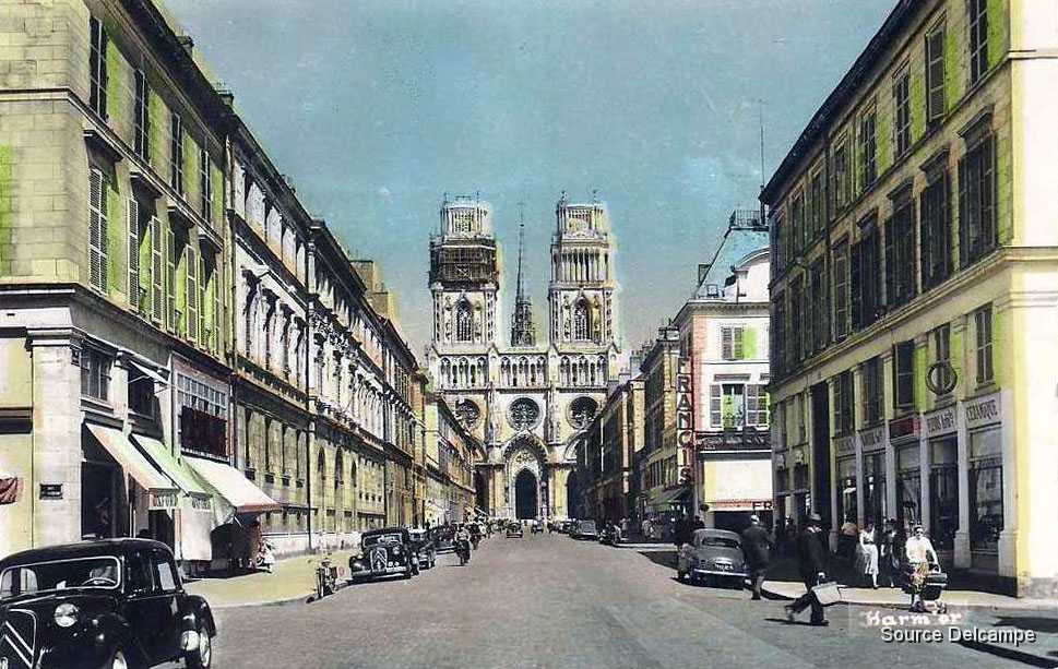 45 Orleans Rue Jeanne D Arc et la Cathedrale III.jpg